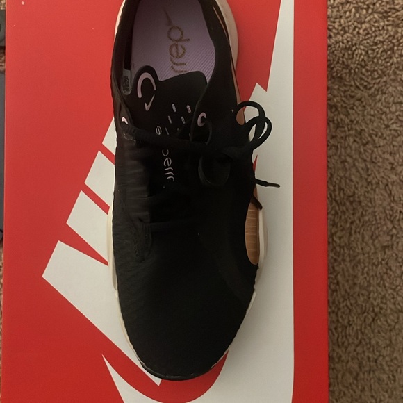 Nice Black Tennis Shoes For Women Black And Gold Still Boxed Never Worn - Picture 6 of 6